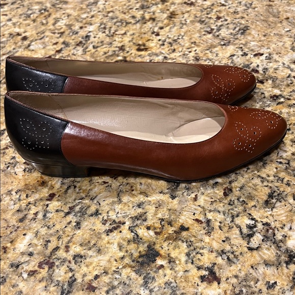 Salvatore Ferragamo Women's Tan Leather Loafers - Picture 4 of 7